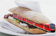 Bahnwurst im Brötchen