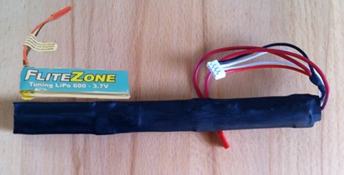 Flite-Zone Akku von Pichler 3,7 Volt, 600 mAh, 3 Stück hintereinander.